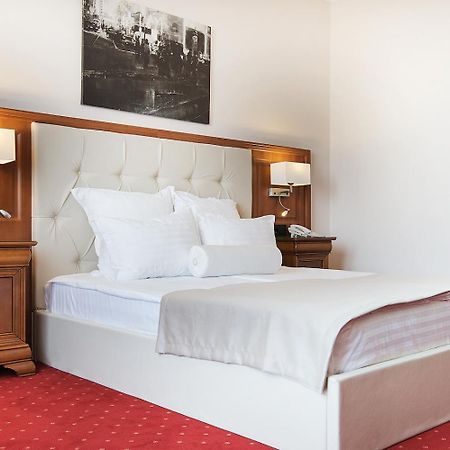 Hotel Athos R.M.T. Kaloşvar Dış mekan fotoğraf