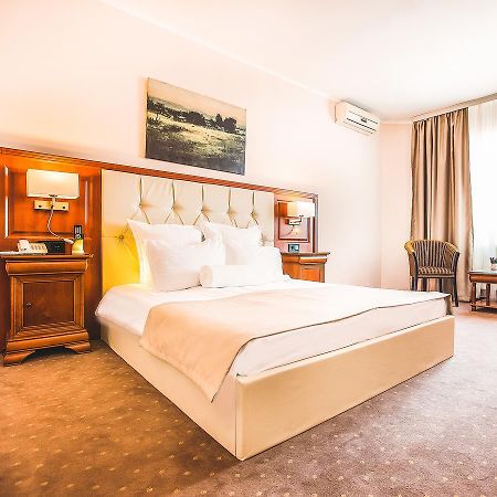 Hotel Athos R.M.T. Kaloşvar Dış mekan fotoğraf