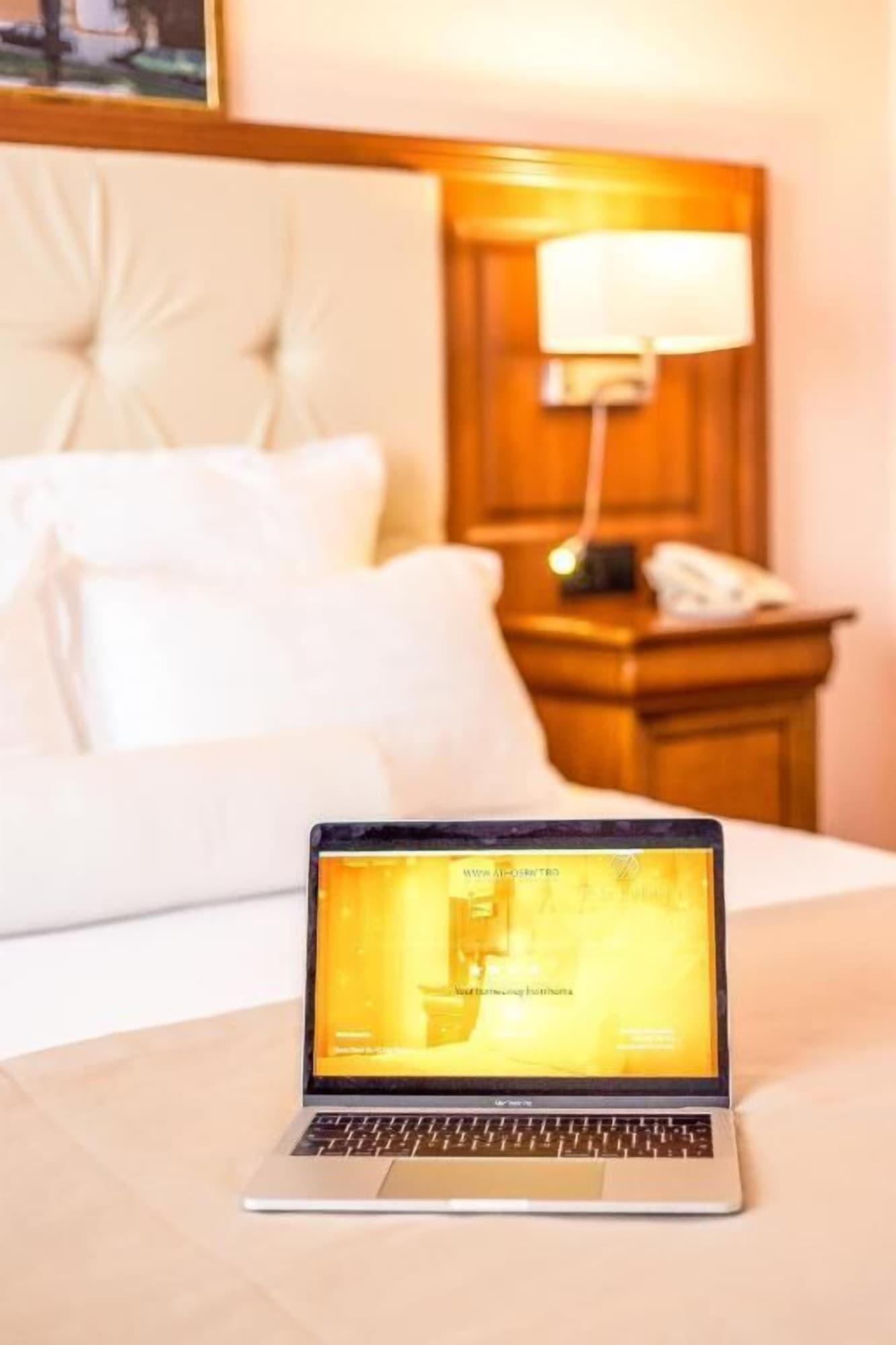 Hotel Athos R.M.T. Kaloşvar Dış mekan fotoğraf