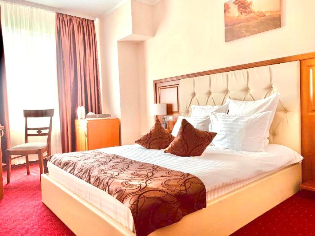 Hotel Athos R.M.T. Kaloşvar Dış mekan fotoğraf