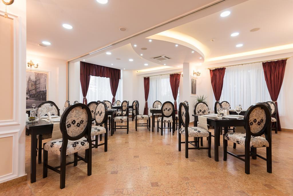 Hotel Athos R.M.T. Kaloşvar Dış mekan fotoğraf