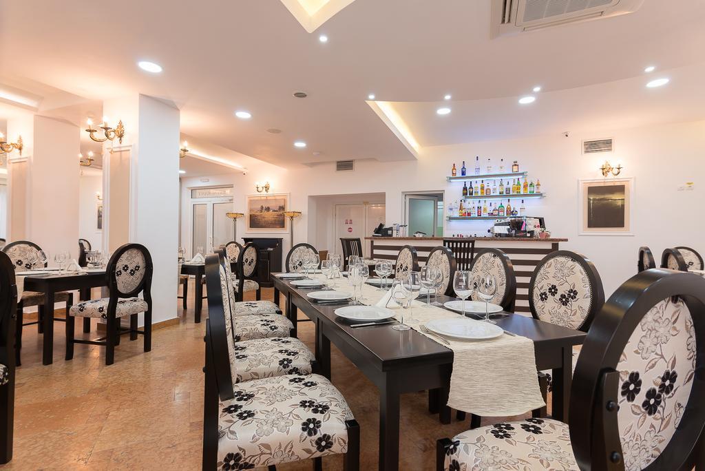 Hotel Athos R.M.T. Kaloşvar Dış mekan fotoğraf