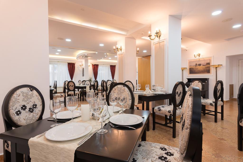 Hotel Athos R.M.T. Kaloşvar Dış mekan fotoğraf