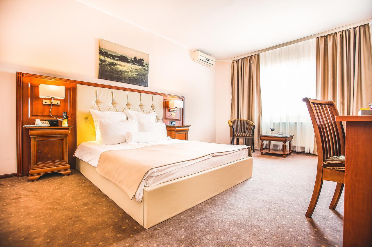 Hotel Athos R.M.T. Kaloşvar Dış mekan fotoğraf