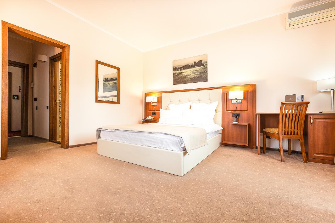 Hotel Athos R.M.T. Kaloşvar Dış mekan fotoğraf