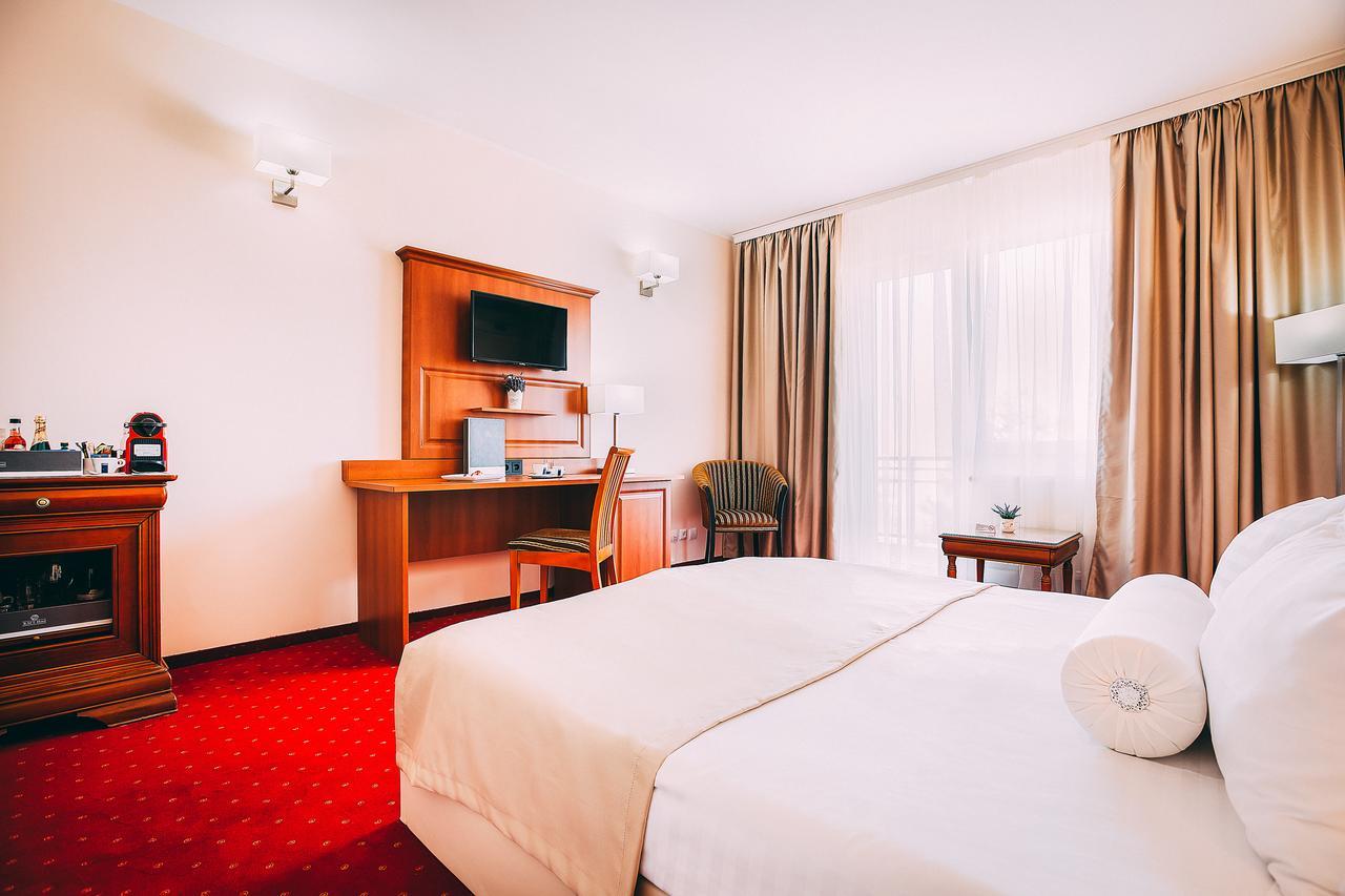 Hotel Athos R.M.T. Kaloşvar Dış mekan fotoğraf