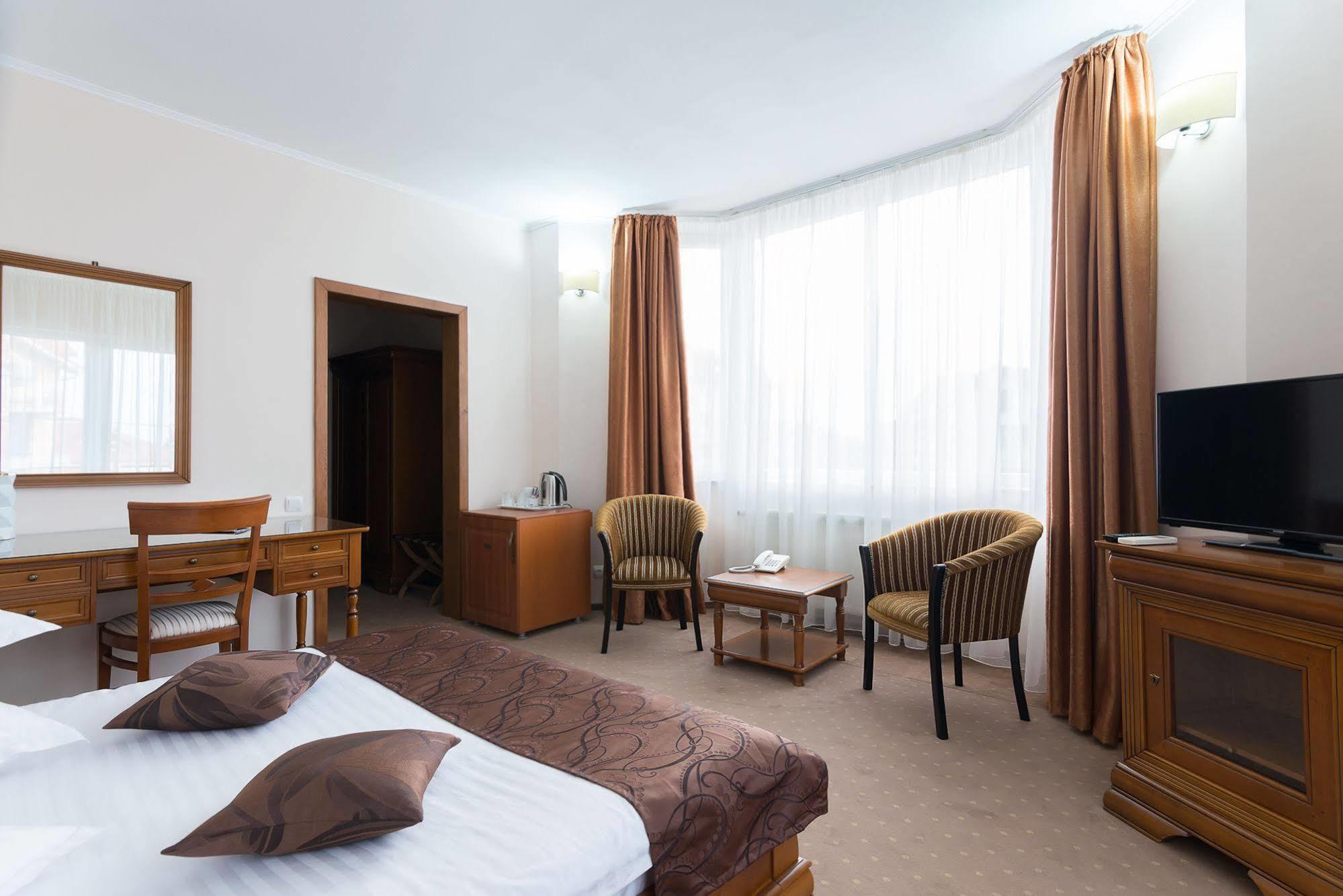 Hotel Athos R.M.T. Kaloşvar Dış mekan fotoğraf