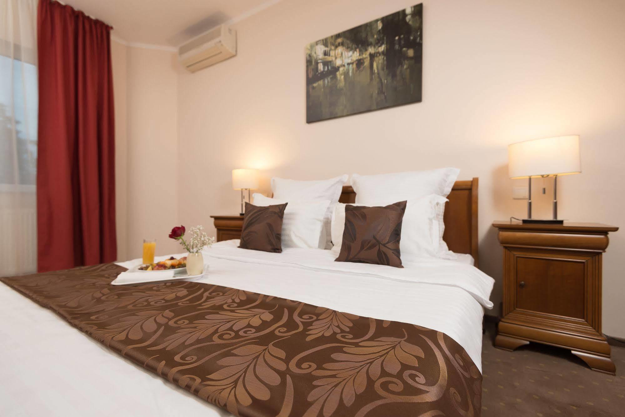Hotel Athos R.M.T. Kaloşvar Dış mekan fotoğraf