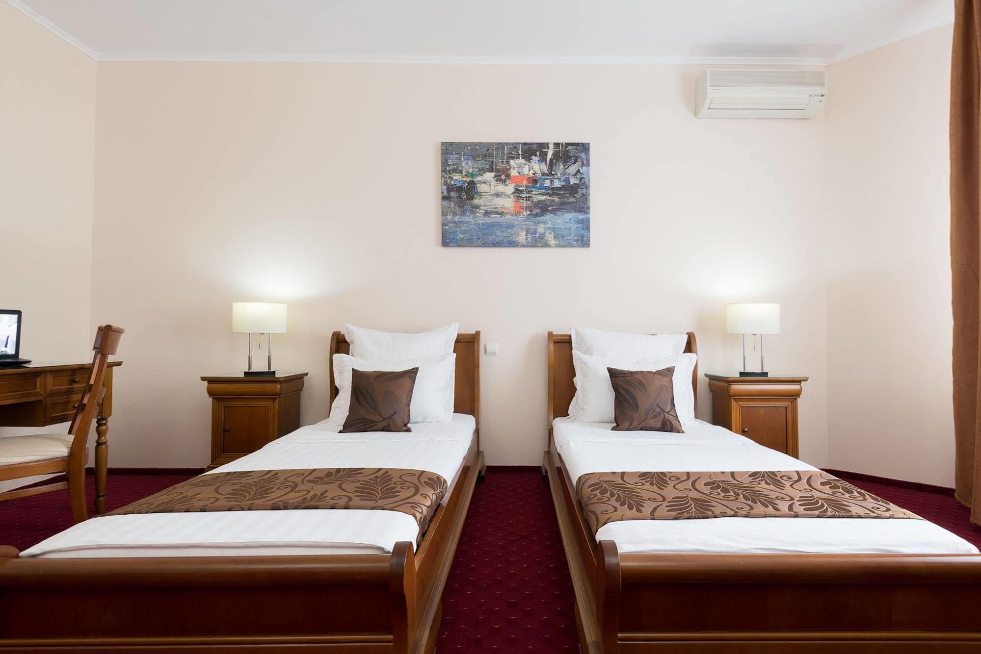 Hotel Athos R.M.T. Kaloşvar Dış mekan fotoğraf